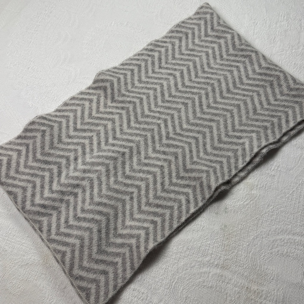 Gray Chevron 100% Cashmere Patterned Neck Warmer Infinity Scarf